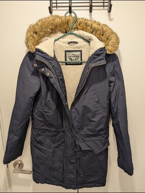 Levi's Strauss & Co. Women's Size Small Navy Blue Parka w/Cream Sherpa Lining